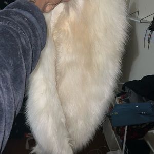 White fur scarf